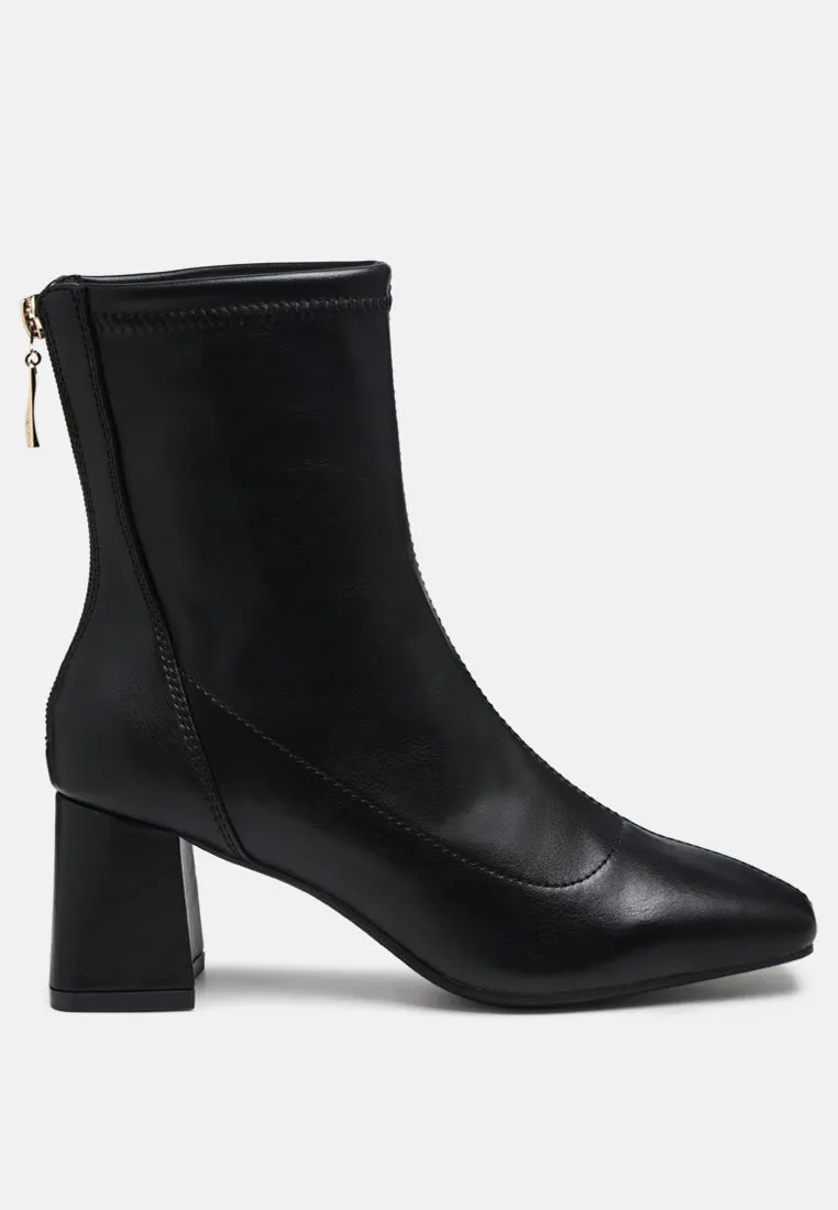 Hera Runaway Classic Ankle Boots