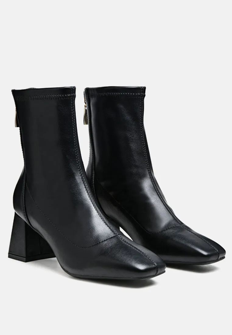 Hera Runaway Classic Ankle Boots