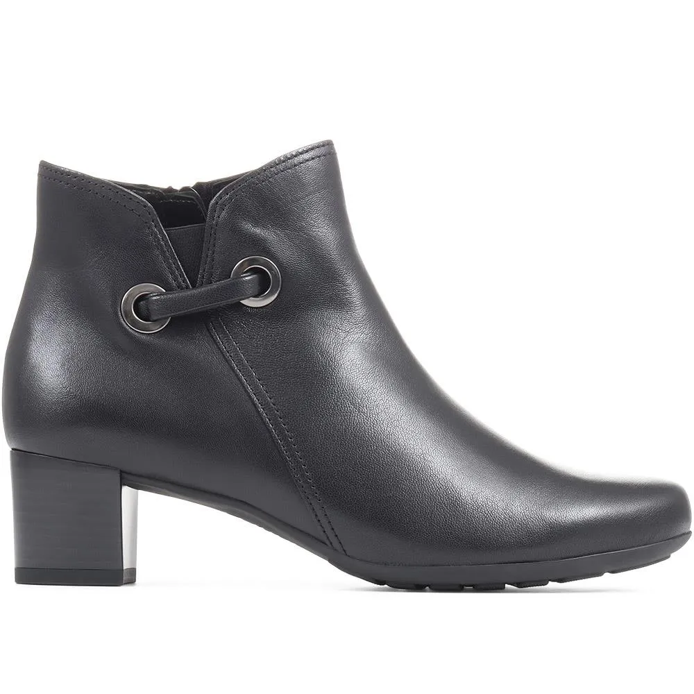 Keegan Heeled Leather Ankle Boots - GAB36544 / 323 038